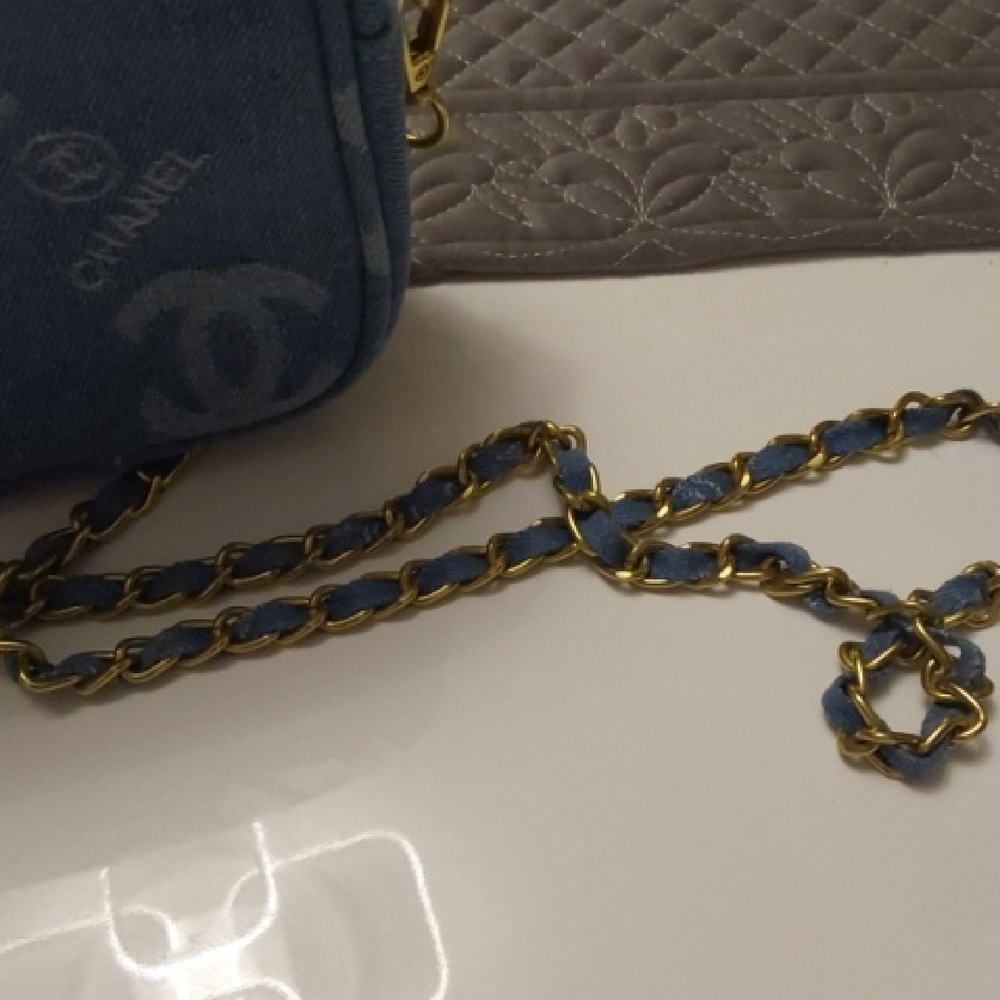 Chanel Denim Crossbody BEAUTY /COSMETIC  Bag with Gold Chain - Picture 3 of 4